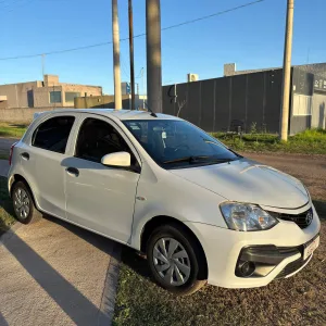 Toyota Etios 1.5 X GNC